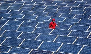 Demanda por painéis solares da China sobe na Europa em meio à crise de energi...