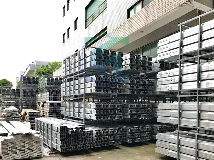 Aluminum Solar Panel Mounting Rails