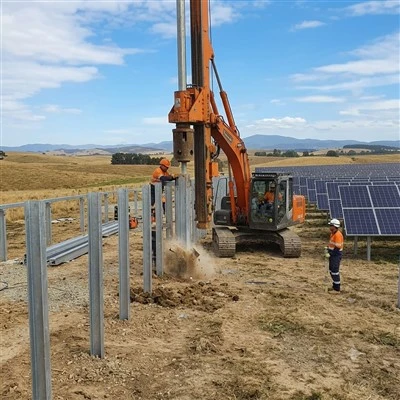 Poste de compactação para montagem em solo fotovoltaico
